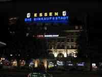 Neon sign reading “Essen / Die Einkaufsstadt”