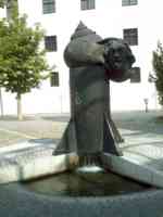 Fountain, a column with a seashell top and an Einstein face