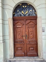 Door with “K+M+B 2025”