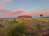 Uluṟu as the sun sets