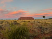 Uluṟu as the sun sets